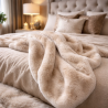 Couverture en fausse fourrure Richmond Almond | Grande couverture en fausse fourrure | Couvre-lit beige
