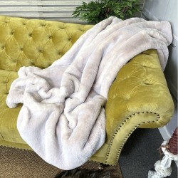 Plaid en fausse fourrure beige givré | Grand plaid ou couvre-lit en fausse fourrure beige