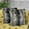 Coussins en fausse fourrure Black Wolf | Housses de coussin en fausse fourrure à rayures noires