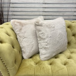 Coussin en fausse fourrure beige Richmond | Oreiller en fourrure beige | Coussin en fourrure beige