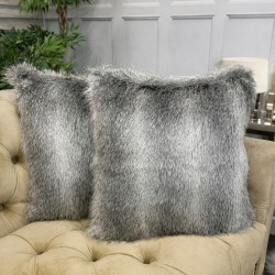 Coussin en fausse fourrure à rayures opossum | Coussin en fourrure grise | Coussin en fourrure rayée