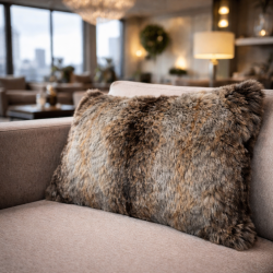 Coussin rectangulaire en fausse fourrure Grey Wolf | Coussin rectangulaire rayé en fausse fourrure