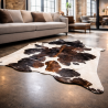 Tapis en peau de vache marron foncé et blanc | Tapis gain de place en peau de vache marron et blanc