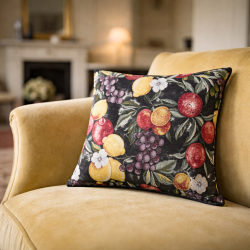 Coussins de canapé en tapisserie à motifs de fruits noirs | Coussins en tapisserie à motifs de fruits
