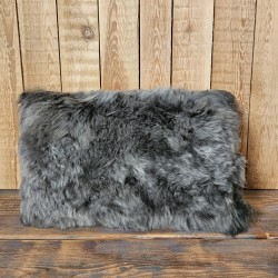 Deux coussins rectangulaires en véritable peau de mouton grise 30x50cm