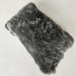 Deux coussins rectangulaires en véritable peau de mouton grise 30x50cm
