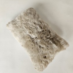 Paire de coussins rectangulaires en véritable peau de mouton couleur huître 30x50cm