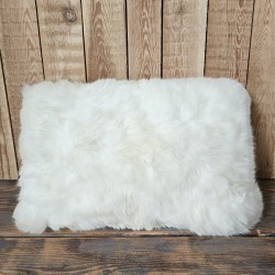 Deux coussins rectangulaires en véritable peau de mouton, couleur crème, 30 x 50 cm