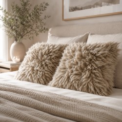 Deux coussins en peau de mouton véritable beige clair, 50 cm
