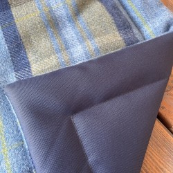 Coperta da viaggio imbottita con manico per il trasporto Tartan blu